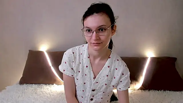 Snapshot of ThoraMarola chatting on 04.24.26 ThoraMarola online show from 04.24.26