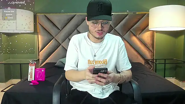 Snapshot of Salvattore_Muller chatting on 02.25.26 Salvattore Muller online show from 02.25.26