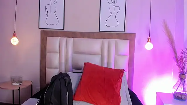 Snapshot of TessaMonroee chatting on 02.10.26 TessaMonroee online show from 02.10.26