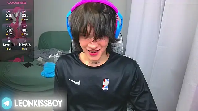 LeonBoykisser online show from 04.16.26