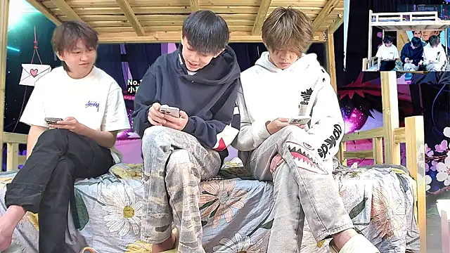 xiaohuangren01 online show from 03.03.26