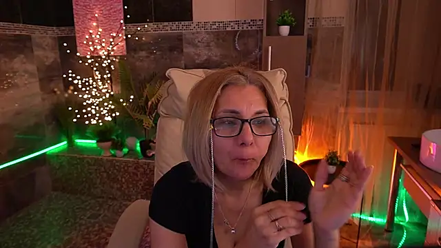 Snapshot of MiaRossy chatting on 02.26.26 MiaRossy online show from 02.26.26