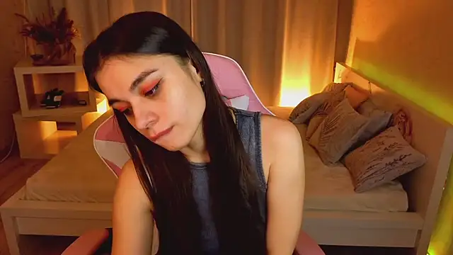 Kim Bless online show from 04.21.26