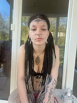 Snapshot of demonLamia chatting on 04.30.26 demonLamia online show from 04.30.26