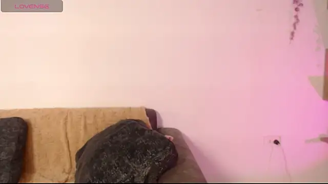 chloe peach  online show from 06.03.26