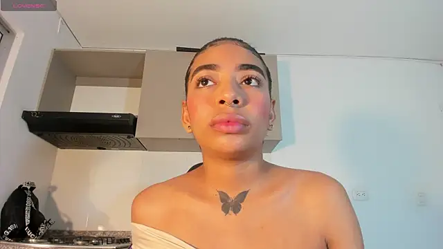 Scarlet Vixen  online show from 04.11.26