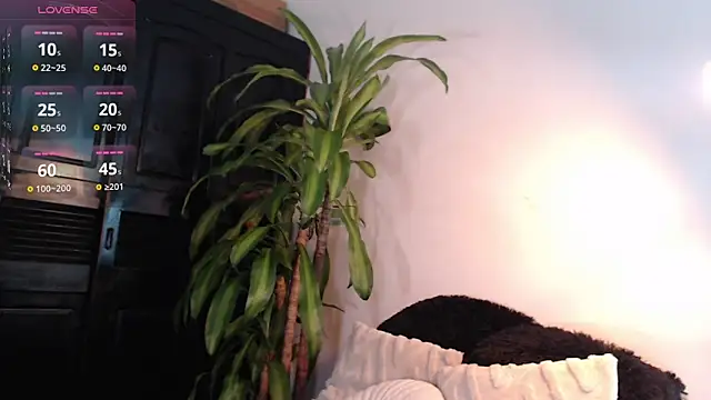 Snapshot of Mia_Volkova_ chatting on 05.09.26 Mia Volkova online show from 05.09.26
