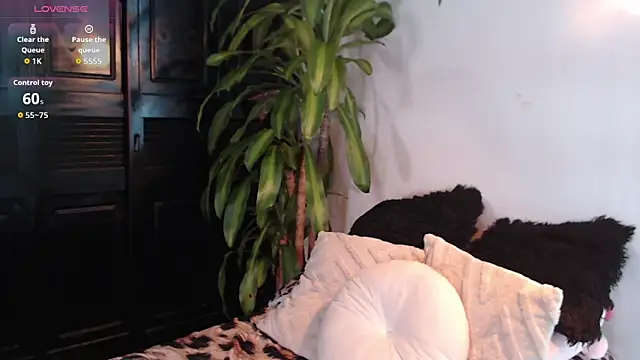 Snapshot of Mia_Volkova_ chatting on 05.25.26 Mia Volkova online show from 05.25.26