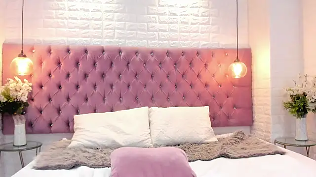 nela moretti online show from 04.21.26