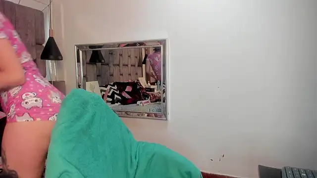 Snapshot of JenniQ69 chatting on 02.11.26 JenniQ69 online show from 02.11.26