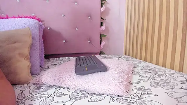 Snapshot of lovely__kiss__ chatting on 06.05.26 lovely kiss online show from 06.05.26