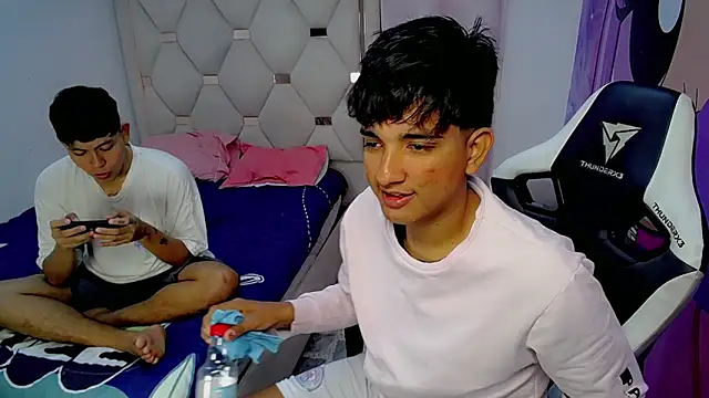 Maxwell boys online show from 02.11.26