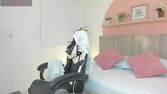 ivette swan online show from 04.15.26