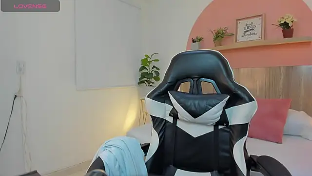 ivette swan online show from 04.16.26