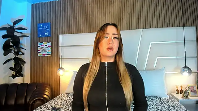 Xara Shadow online show from 04.10.26