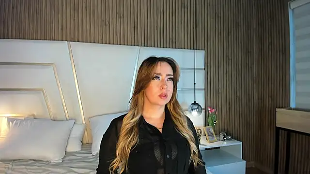 Xara Shadow online show from 04.17.26