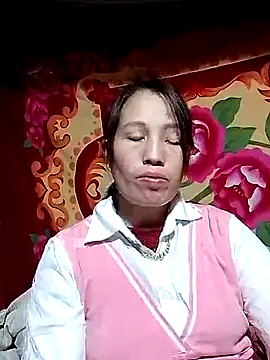 Snapshot of Gummiesu chatting on 02.04.26 Gummiesu online show from 02.04.26