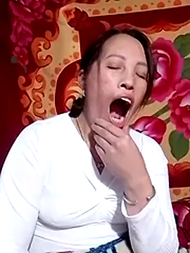 Snapshot of Gummiesu chatting on 02.11.26 Gummiesu online show from 02.11.26