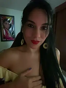 Snapshot of Miaswwe chatting on 06.25.26 Miaswwe online show from 06.25.26
