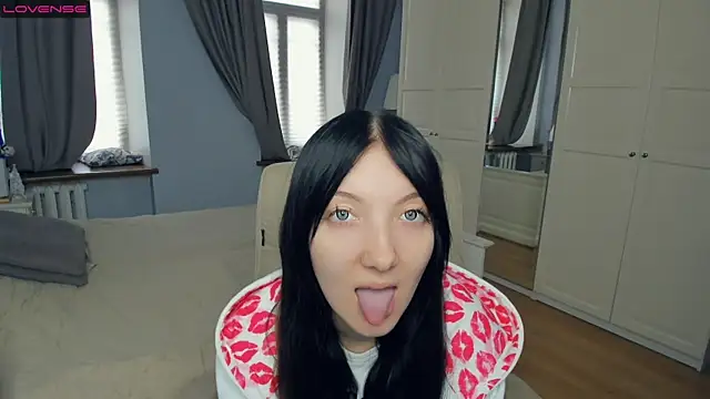 Snapshot of RoxanneComisky chatting on 02.08.26 RoxanneComisky online show from 02.08.26