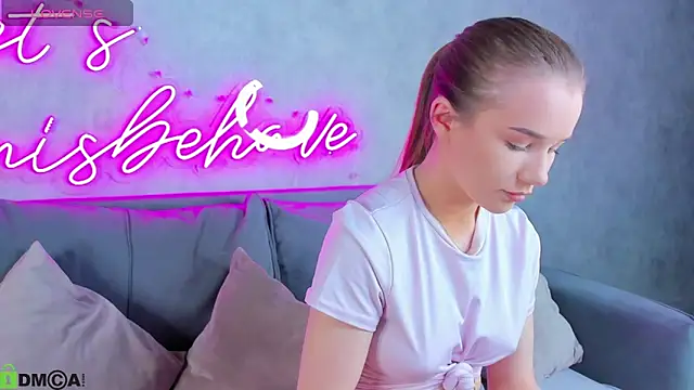 Nicole Vasquez online show from 03.04.26