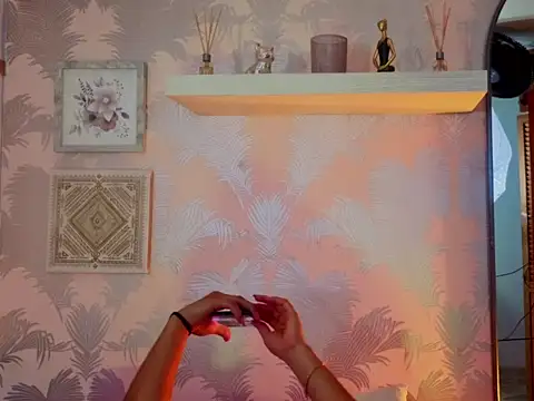 Emma Thompssonn online show from 04.13.26