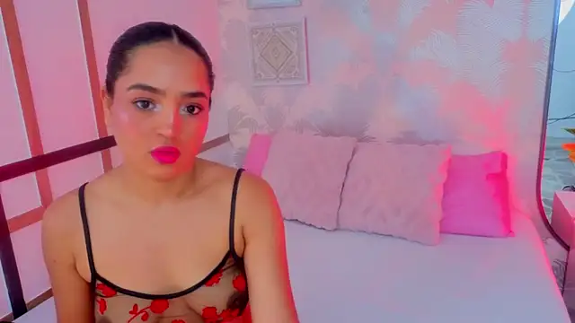 Snapshot of Emma_Thompssonn chatting on 04.26.26 Emma Thompssonn online show from 04.26.26