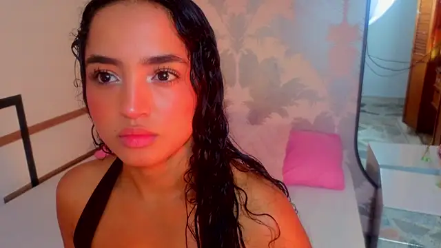 Snapshot of Emma_Thompssonn chatting on 05.18.26 Emma Thompssonn online show from 05.18.26