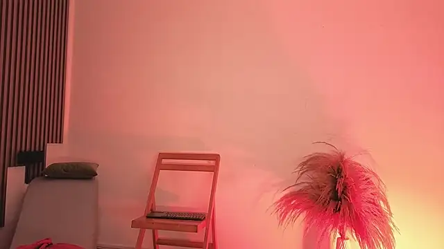 Snapshot of fransheskarossi chatting on 02.14.26 fransheskarossi online show from 02.14.26