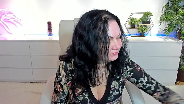 IrissMoon online show from 02.25.26