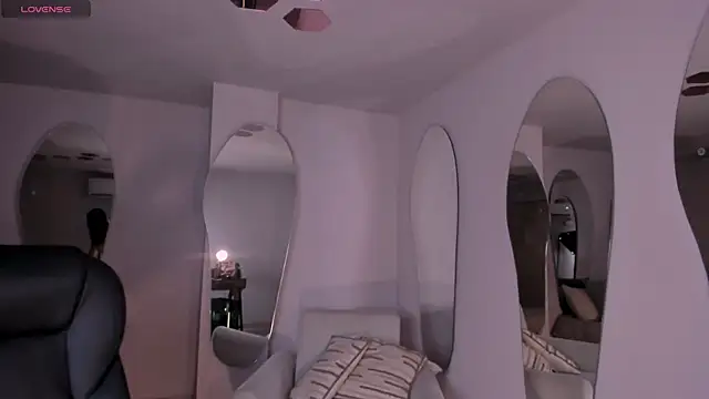 BellaThompsonX online show from 06.11.26