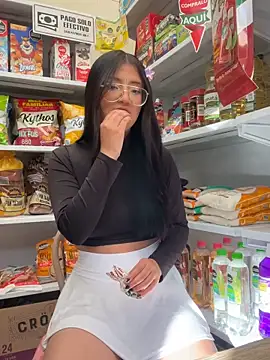 Snapshot of StrawberryPink_ chatting on 02.28.26 StrawberryPink online show from 02.28.26