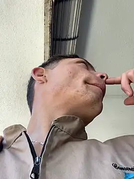 Snapshot of santiObrero chatting on 01.17.26 santiObrero online show from 01.17.26