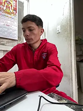 Snapshot of santiObrero chatting on 02.02.26 santiObrero online show from 02.02.26