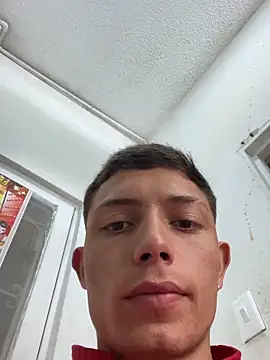 Snapshot of santiObrero chatting on 02.17.26 santiObrero online show from 02.17.26