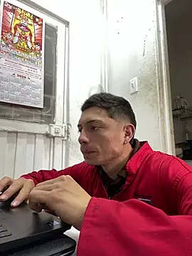 Snapshot of santiObrero chatting on 02.19.26 santiObrero online show from 02.19.26