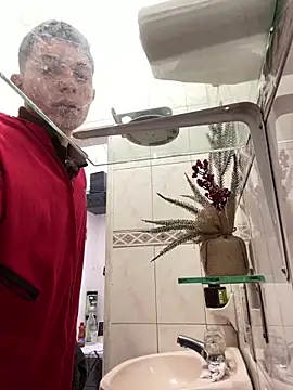 Snapshot of santiObrero chatting on 02.20.26 santiObrero online show from 02.20.26