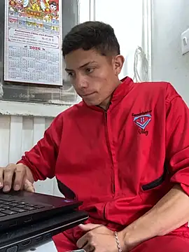 Snapshot of santiObrero chatting on 02.24.26 santiObrero online show from 02.24.26