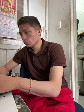 Snapshot of santiObrero chatting on 02.27.26 santiObrero online show from 02.27.26