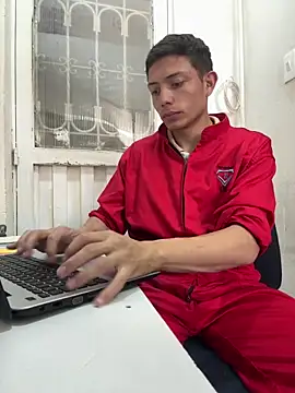 Snapshot of santiObrero chatting on 04.27.26 santiObrero online show from 04.27.26