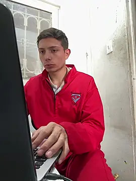 Snapshot of santiObrero chatting on 04.30.26 santiObrero online show from 04.30.26