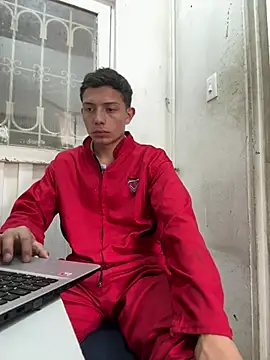 Snapshot of santiObrero chatting on 05.07.26 santiObrero online show from 05.07.26