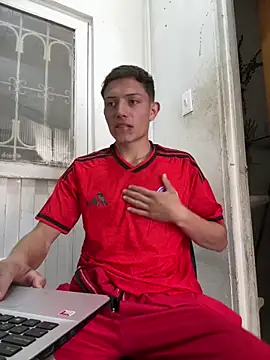 Snapshot of santiObrero chatting on 06.17.26 santiObrero online show from 06.17.26