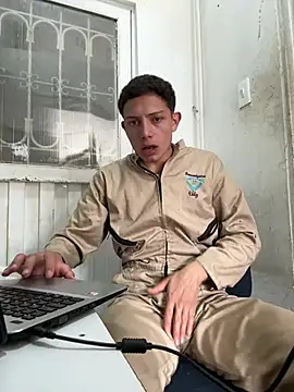 Snapshot of santiObrero chatting on 07.14.26 santiObrero online show from 07.14.26