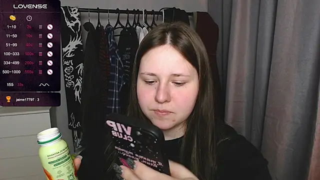 Snapshot of secretvic chatting on 02.23.26 secretvic online show from 02.23.26