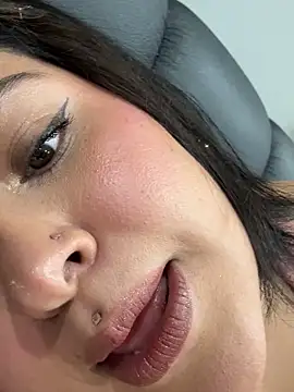 Nailealipsglossy online show from 04.05.26