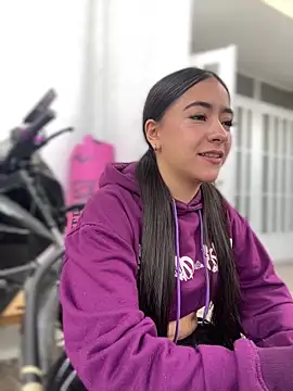 AuroraJohns Pink online show from 01.31.26