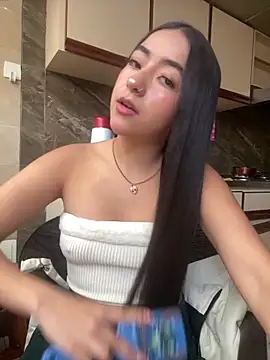 AuroraJohns Pink online show from 02.15.26