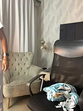 Snapshot of Auri__ chatting on 06.19.26 Auri online show from 06.19.26