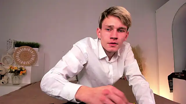 Snapshot of Volan_Starts chatting on 02.02.26 Volan Starts online show from 02.02.26